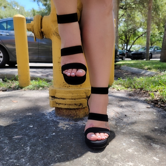 Black Triple Band High Chunky Heel AnkleStrap - Picture 7 of 8